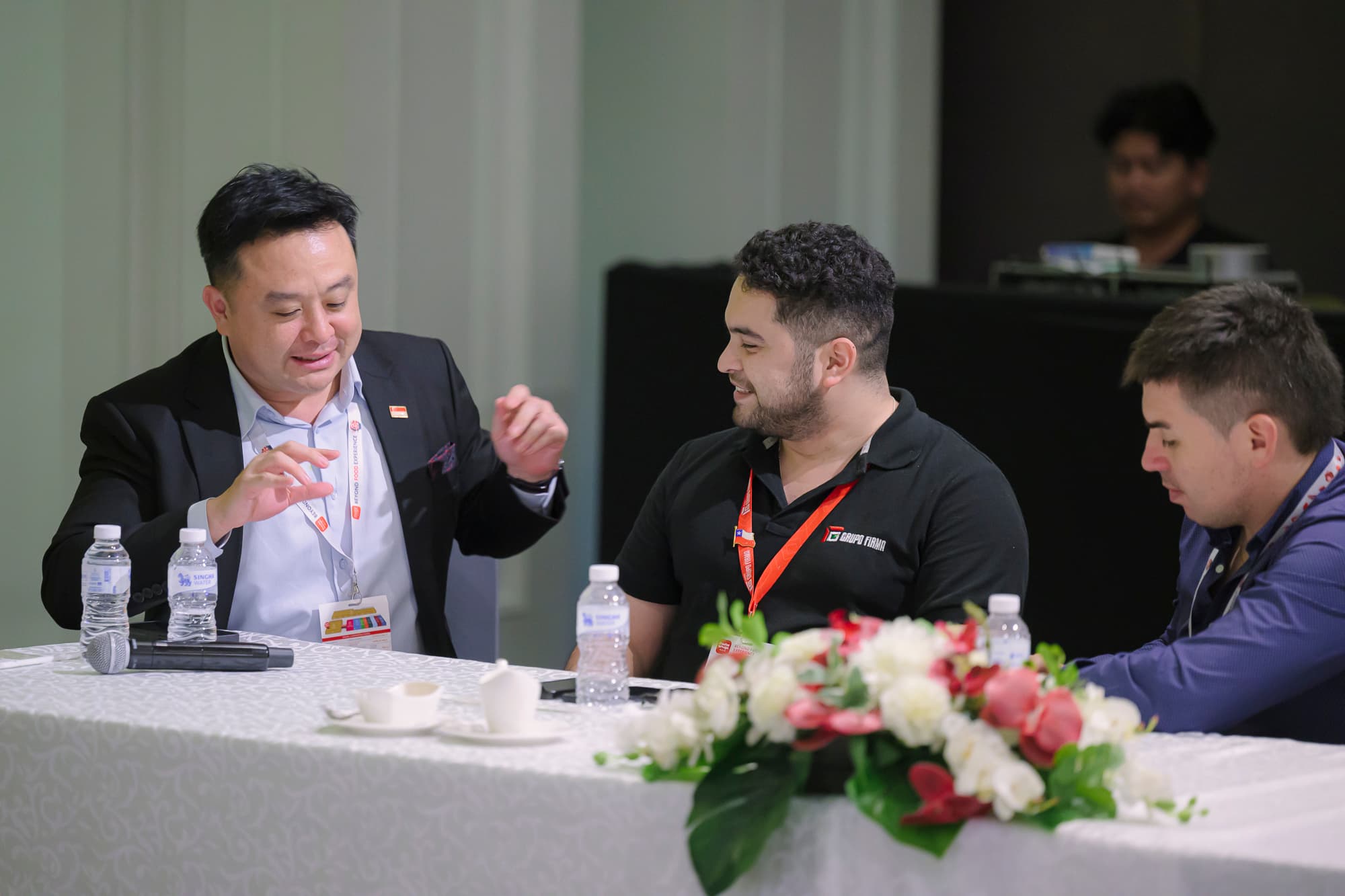Networking discussion at an international trade event